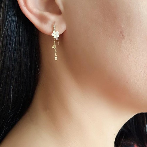 Çiçekli Sedef Sallantılı Gold Gümüş Bayan Küpe - CNG Jewels