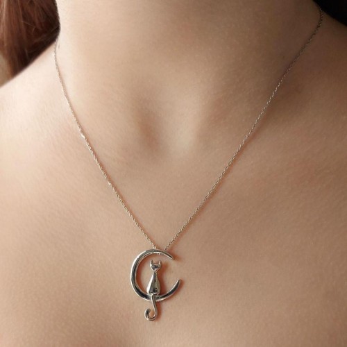 Ay Üzerinde Oturan Kedi Gümüş Kadın Kolye - CNG Jewels (1)