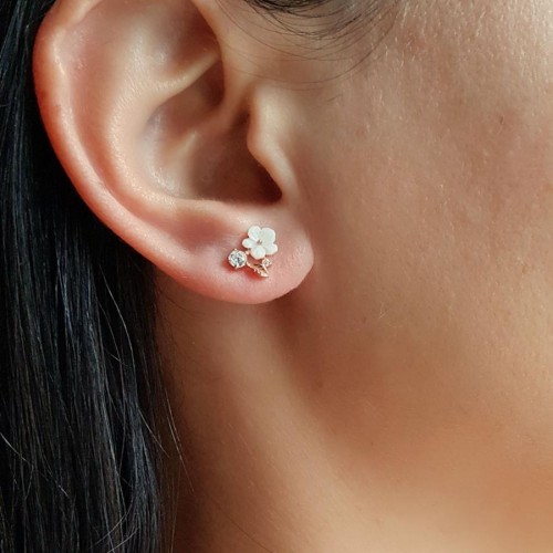 Küçük Tektaşlı Sedef Çiçek Gümüş Kadın Küpe - CNG Jewels