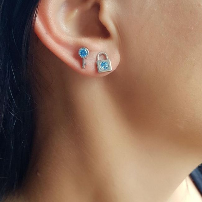 Mavi Taşlı Anahtar Kilit Gümüş Kadın Küpe - 1