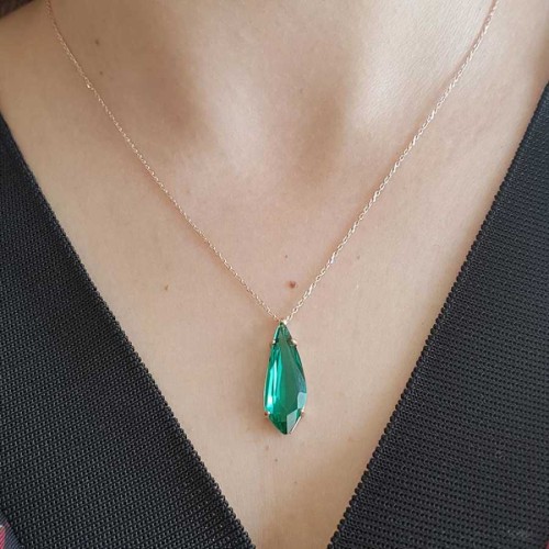 Modern Damla Kesim Zümrüt Renk Taşlı Gümüş Bayan Kolye - CNG Jewels
