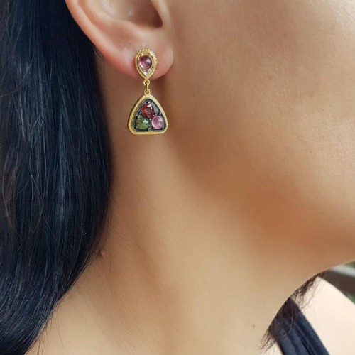 Özel Tasarım El Yapımı Sallantılı Üçgen Turmalin Granat Taşlı Gold Gümüş Bayan Küpe - CNG Jewels