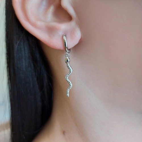 Sallantılı Yılan Figürlü Beyaz Gümüş Bayan Küpe - CNG Jewels