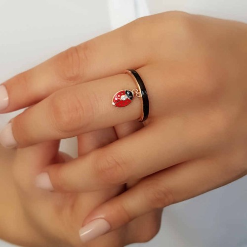 Siyah Mineli Uğur Böcekli Gümüş Bayan Yüzük - CNG Jewels