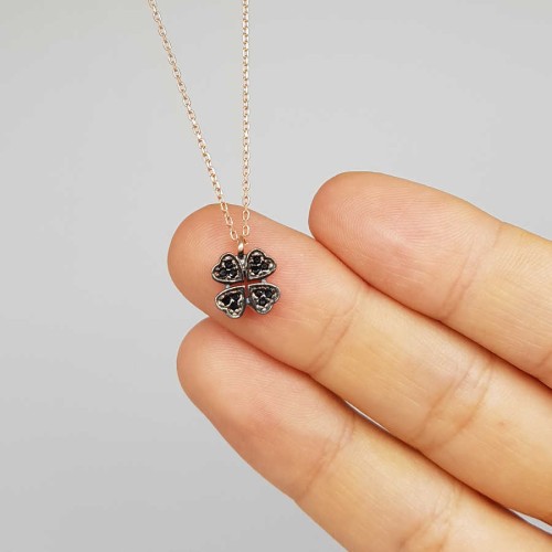 Siyah Taşlı Küçük Dört Yaprak Yonca Gümüş Kadın Kolye - CNG Jewels (1)