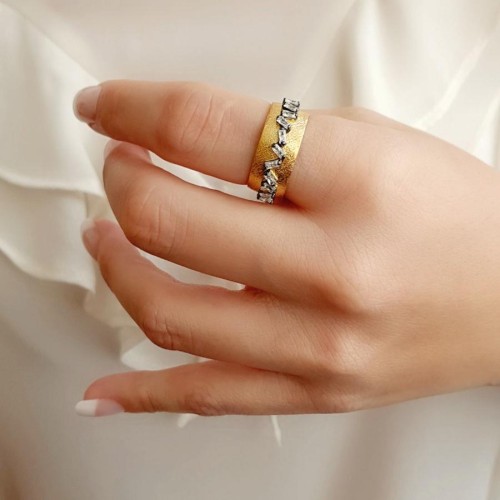 Tasarım Zikzak Baget Taşlı Gold Gümüş Bayan Yüzük - CNG Jewels